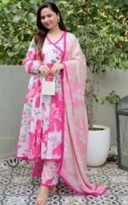 Soft malmal dupatta paired with a trendy A-line kurti pant set