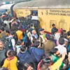Overcrowded New Delhi Railway Station, rescue teams assisting injured passengers, panic at railway platforms.