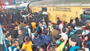Overcrowded New Delhi Railway Station, rescue teams assisting injured passengers, panic at railway platforms.